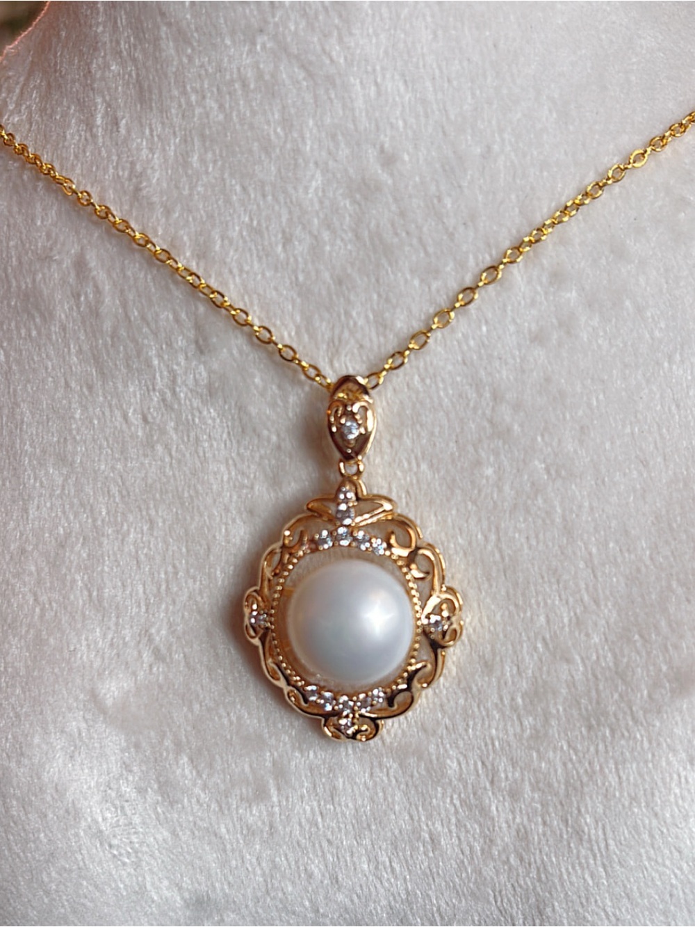 Gold Pearl Pendant Necklace - Classic Elegance | 18 K Gold Plated | Nickel Free